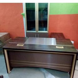 QUALITY DESIGNED BROWN EXECUTIVE OFFICE TABLE WITH EXTENSION- AVAILABLE (NOFU) QUALITY DESIGNED BROWN EXECUTIVE OFFICE TABLE WITH EXTENSION- AVAILABLE (NOFU) - deluxe.com.ng