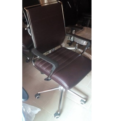 COFFEE BROWN OFFICE CHAIR WITH BLACK ARMS (DESIN)