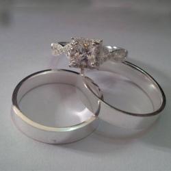 Plain round band with a square shaped diamond like stone
